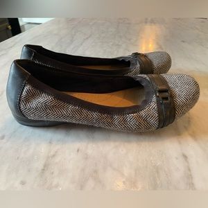 Clark’s black and white slip on flats with small heel lift